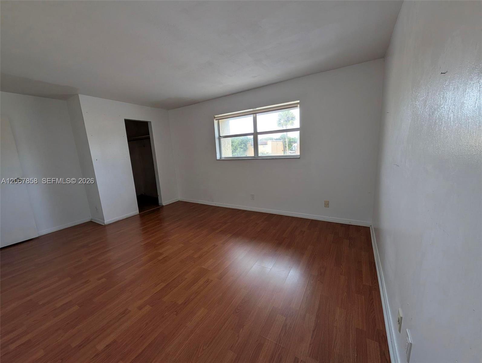 15 3 / 3 1298 sq. ft. $ 2026-08-08 0 foto