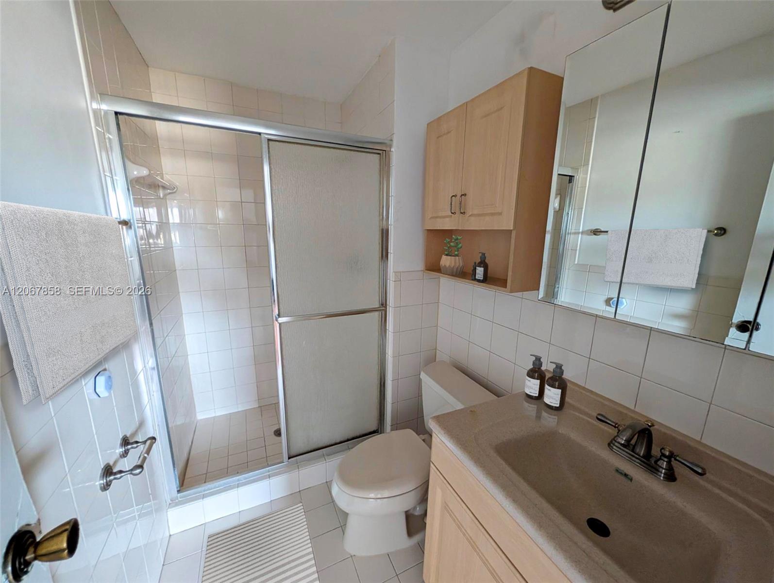 15 3 / 3 1298 sq. ft. $ 2026-08-08 0 foto