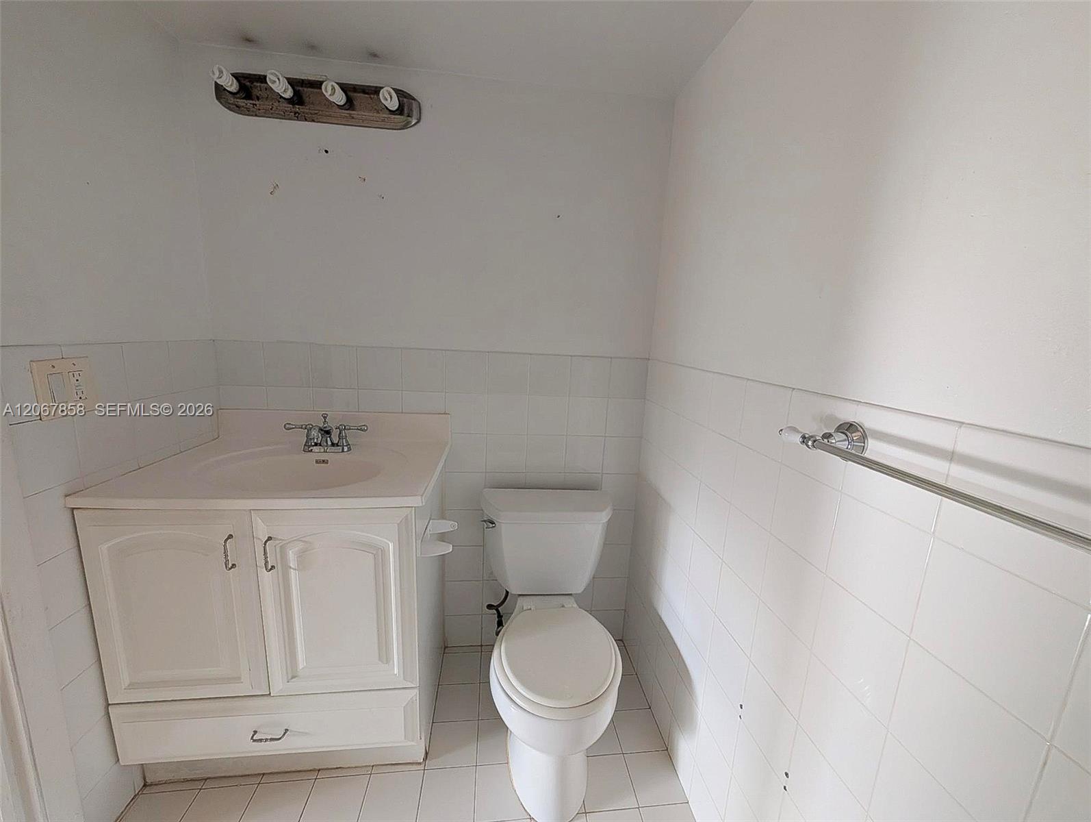 15 3 / 3 1298 sq. ft. $ 2026-08-08 0 foto