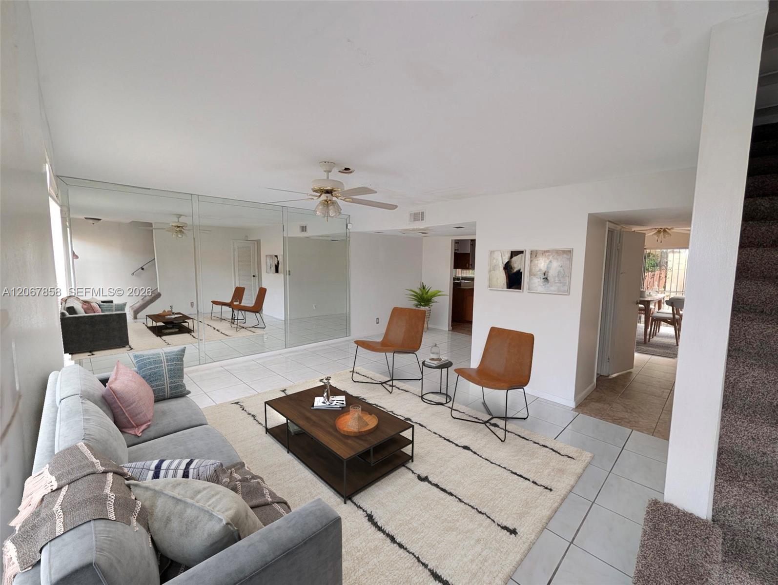 15 3 / 3 1298 sq. ft. $ 2026-08-08 0 foto