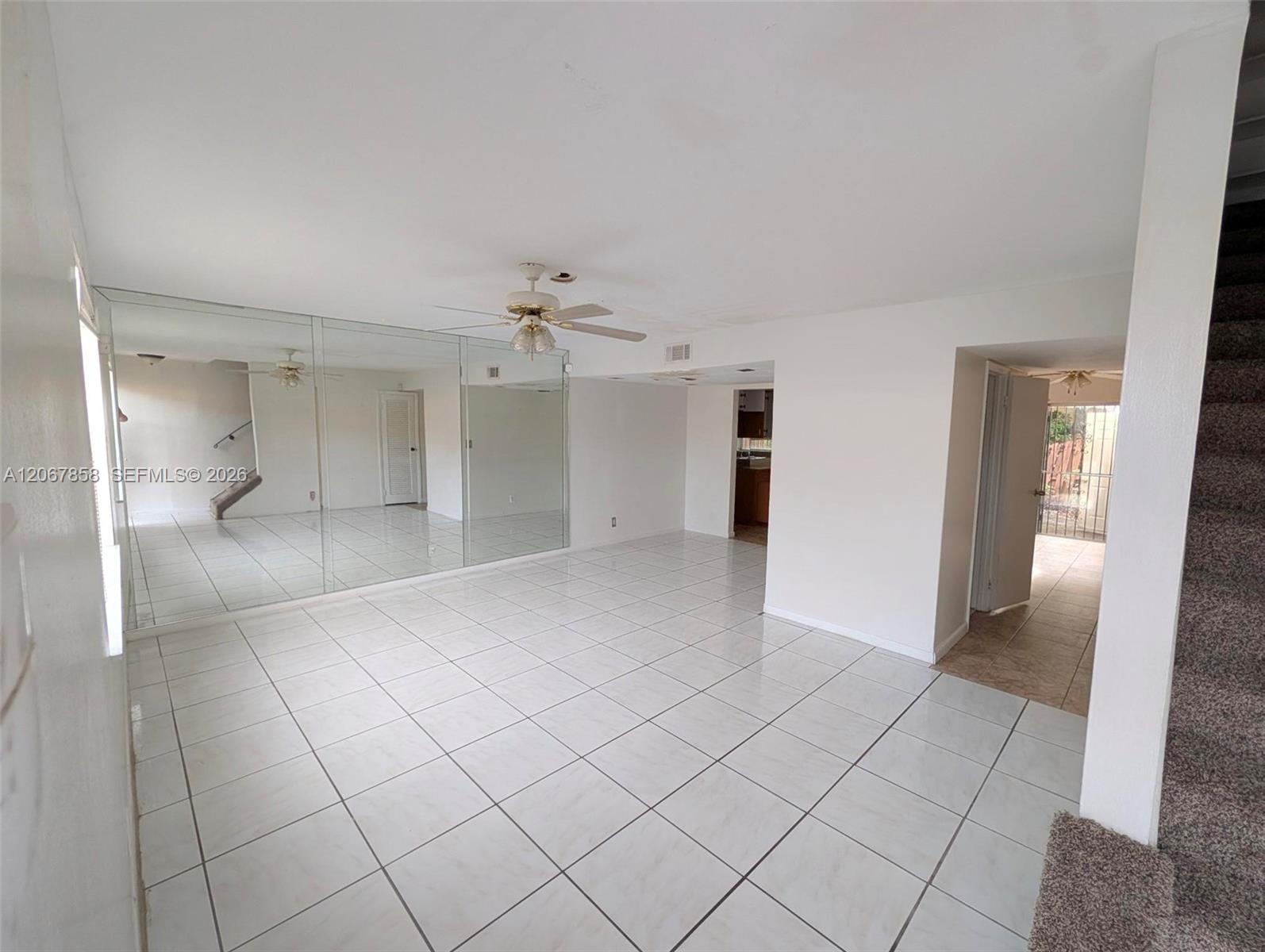 15 3 / 3 1298 sq. ft. $ 2026-08-08 0 foto