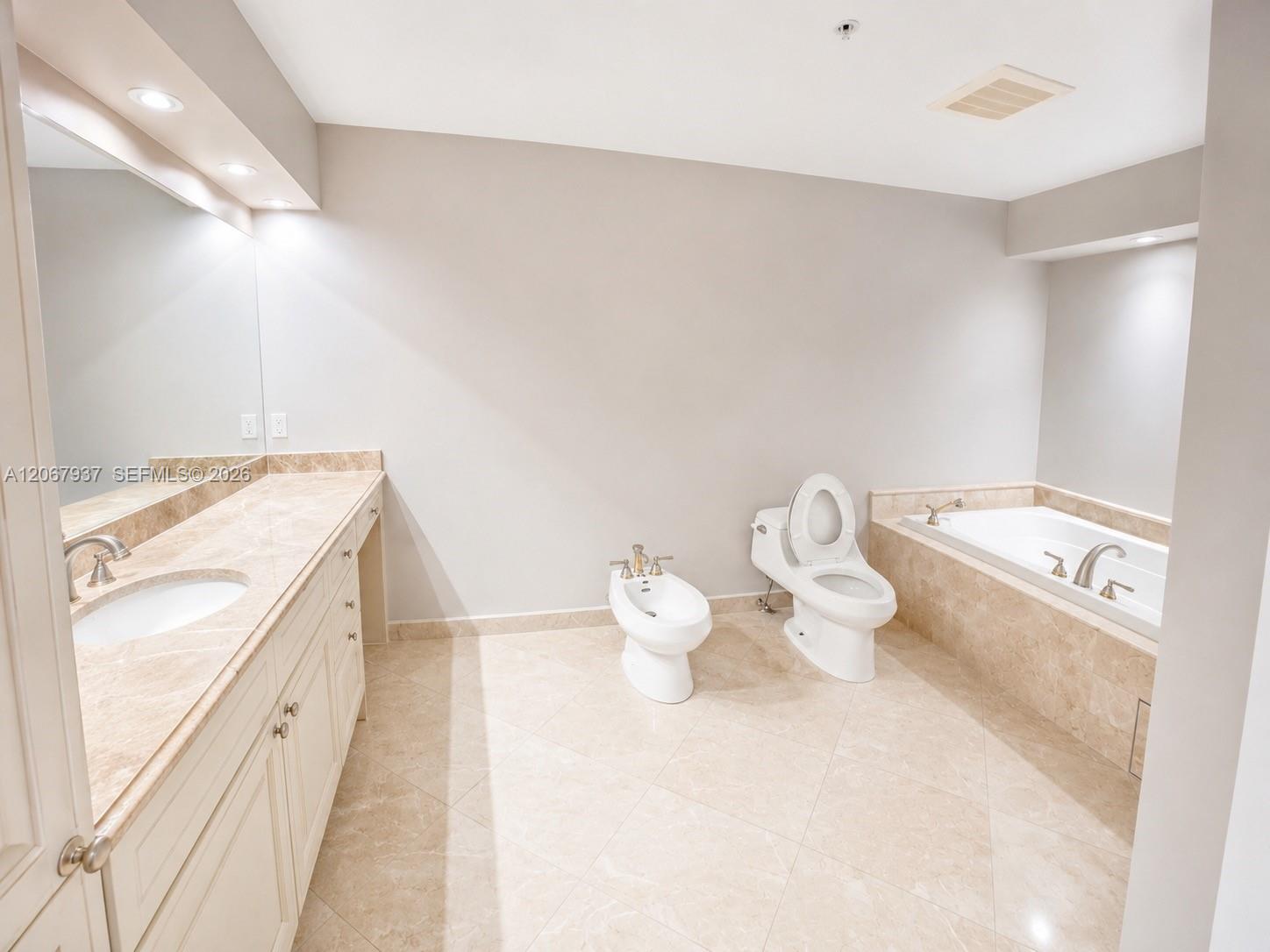 Photo of 3501 Ocean Dr (3501), Hollywood, Florida, 33019 -