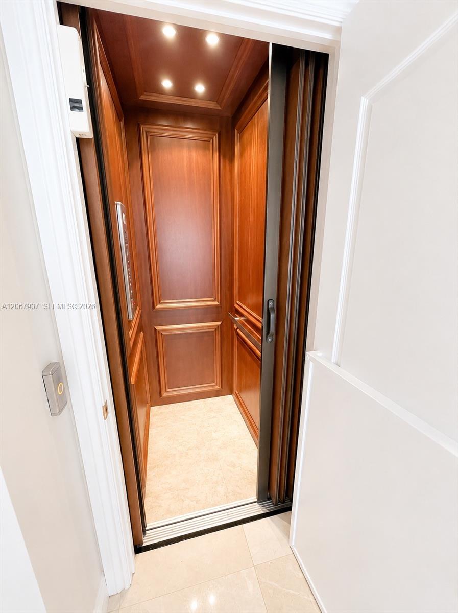 Photo of 3501 Ocean Dr (3501), Hollywood, Florida, 33019 -
