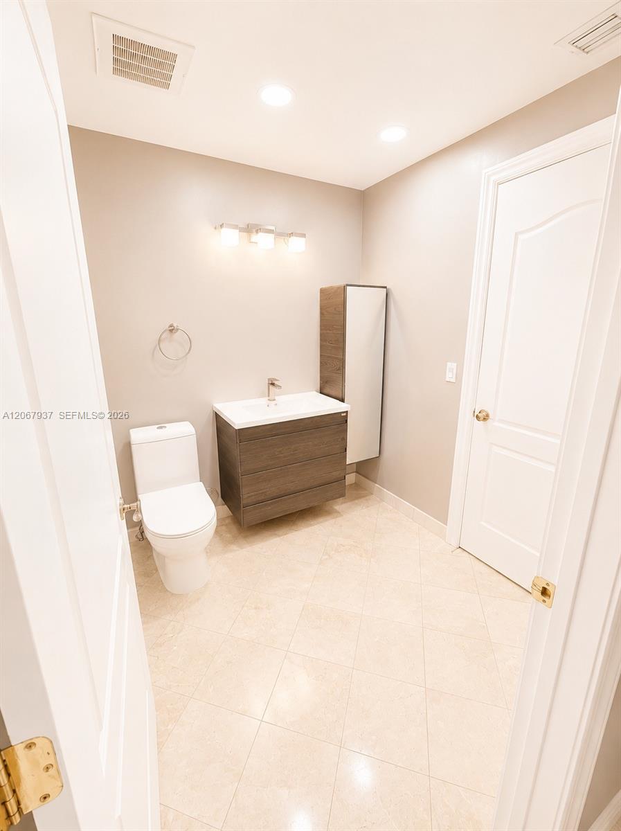 Photo of 3501 Ocean Dr (3501), Hollywood, Florida, 33019 -