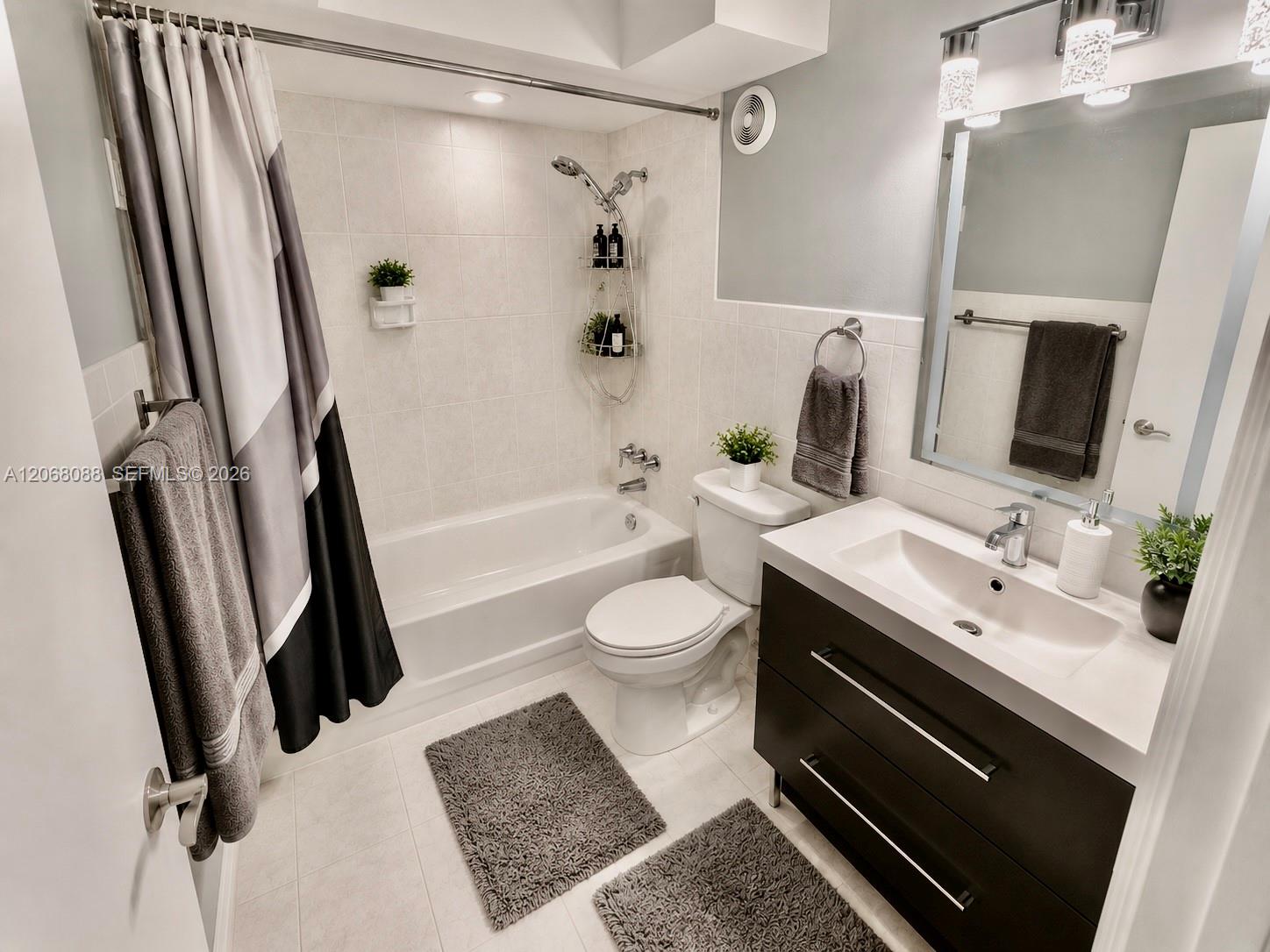 Photo of 1600 Ocean Dr  #14F, Hollywood, Florida, 33019 - 