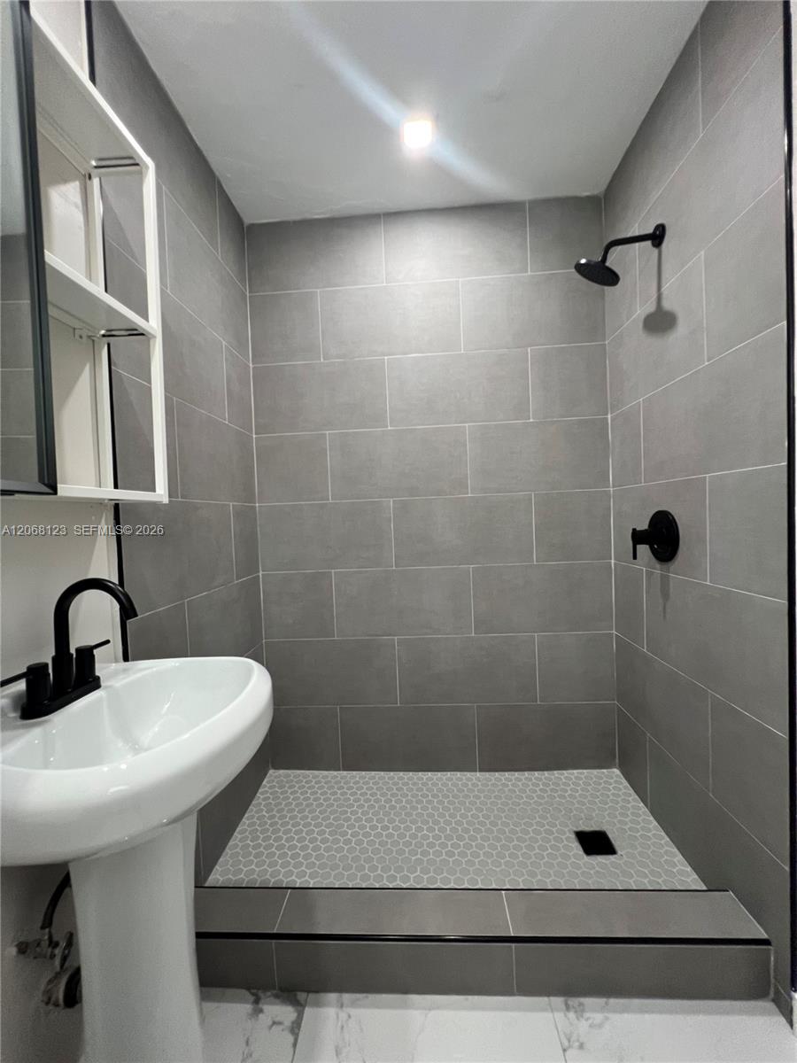   /   sq. ft. $ 2026-08-26 0 foto