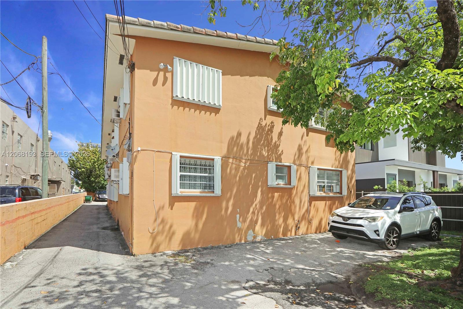   /  4452 sq. ft. $ 2026-08-10 0 foto