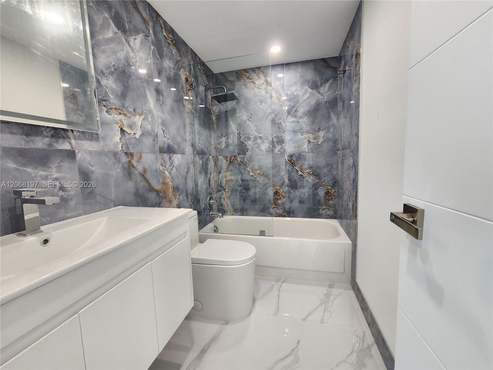 Photo of 3505 Ocean Dr  #716, Hollywood, Florida, 33019 - 2nd Bathroom
