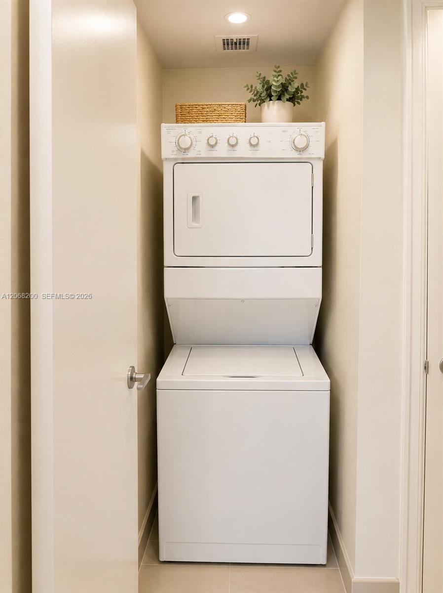 See details 1405 2 / 2 1782 sq. ft. $ 2026-08-10 0 Photo