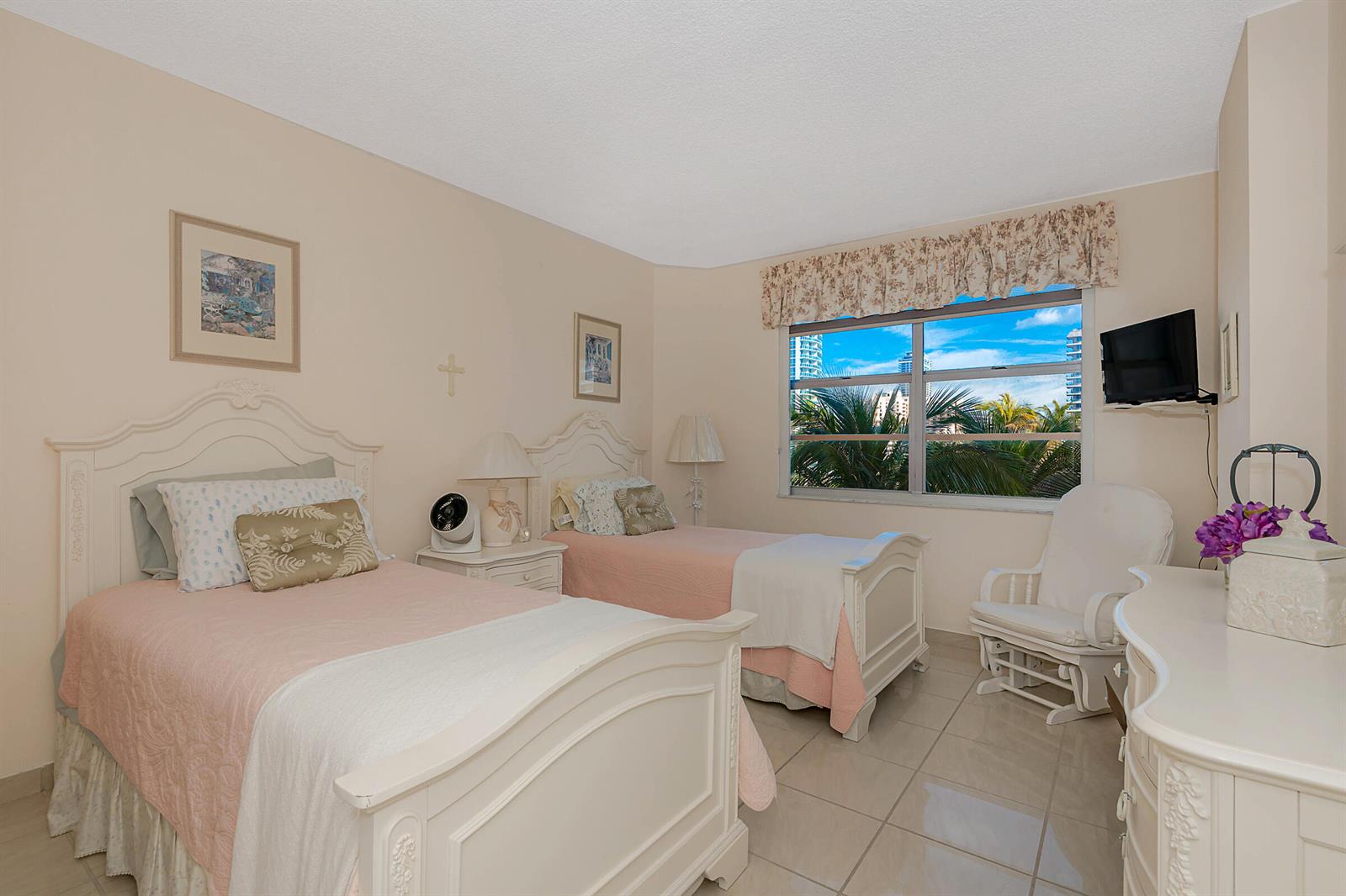 See details 3P 2 / 2 1380 sq. ft. $ 2026-08-18 0 Photo
