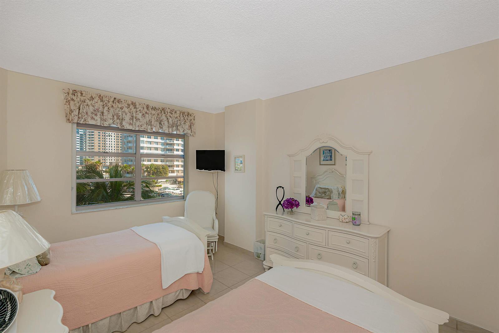 See details 3P 2 / 2 1380 sq. ft. $ 2026-08-18 0 Photo