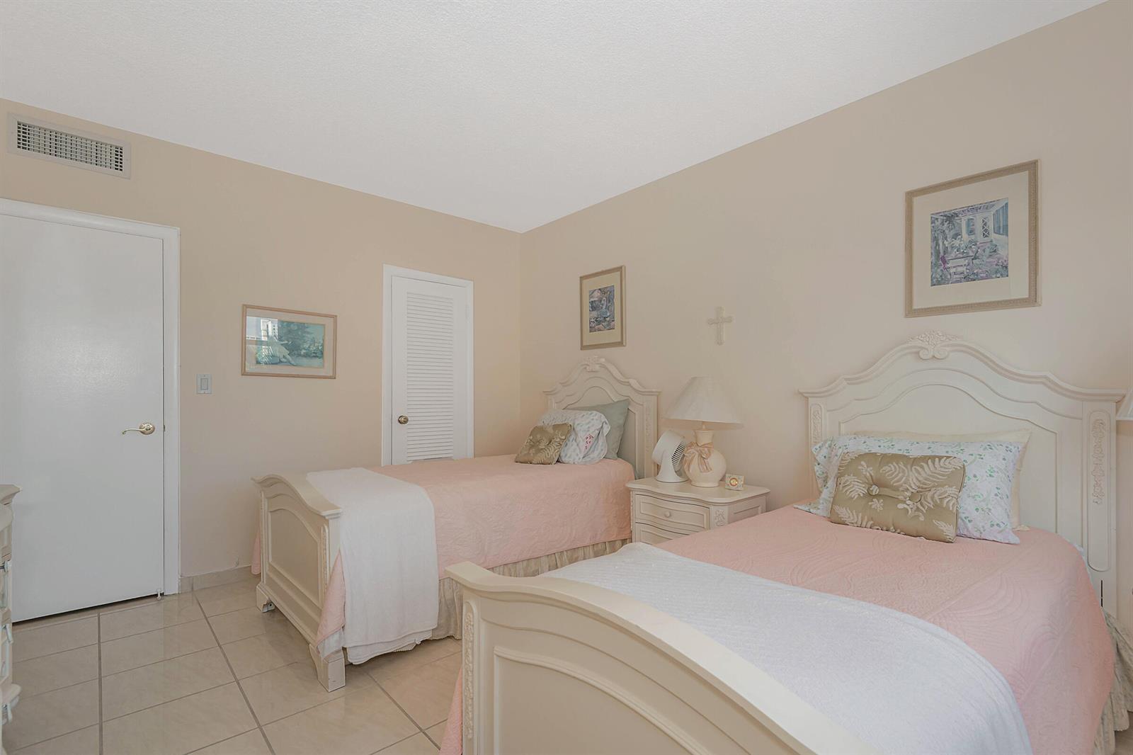 See details 3P 2 / 2 1380 sq. ft. $ 2026-08-18 0 Photo