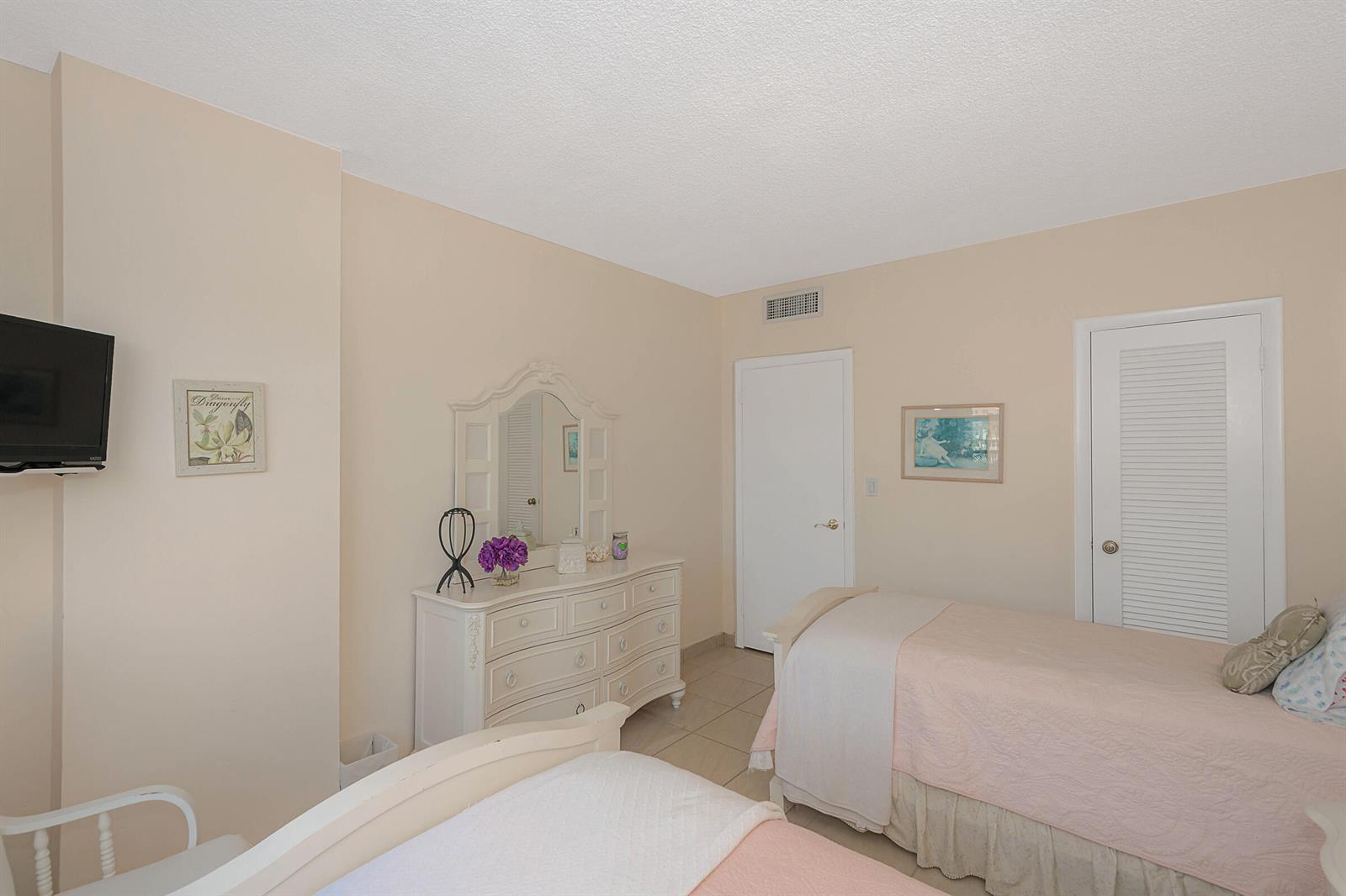 See details 3P 2 / 2 1380 sq. ft. $ 2026-08-18 0 Photo