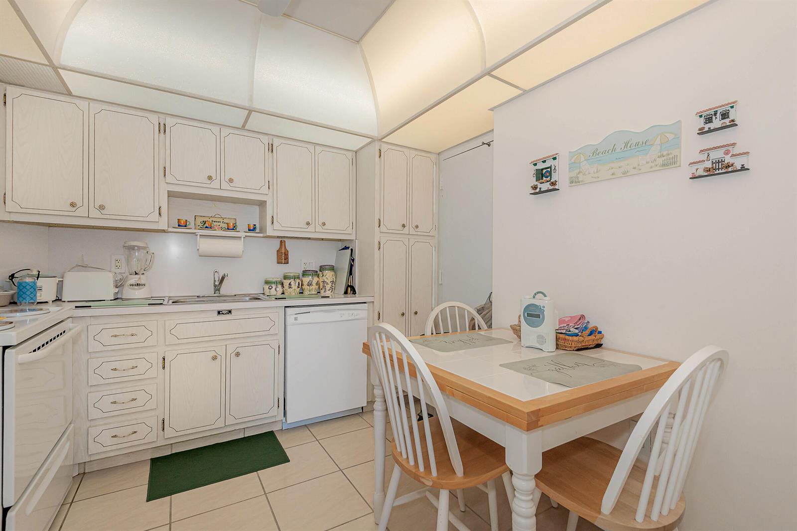 See details 3P 2 / 2 1380 sq. ft. $ 2026-08-18 0 Photo