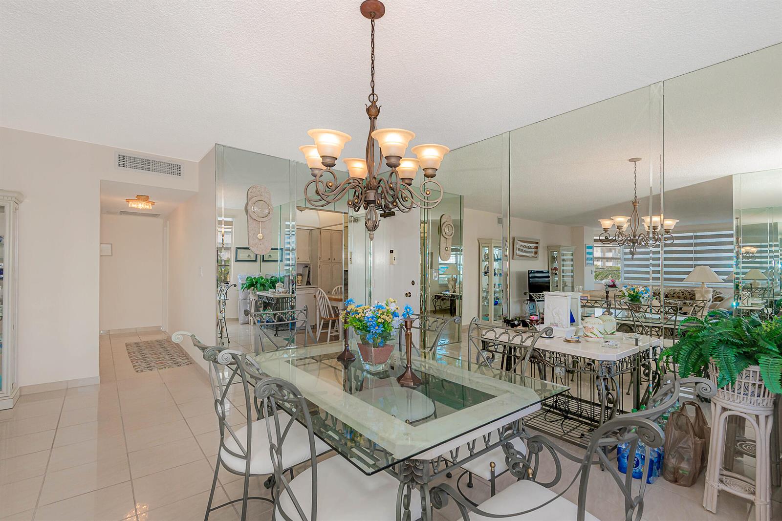 See details 3P 2 / 2 1380 sq. ft. $ 2026-08-18 0 Photo