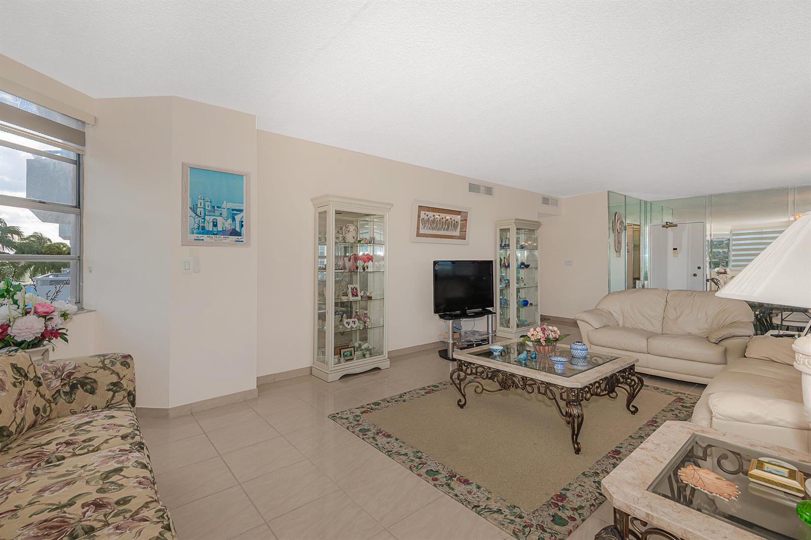 See details 3P 2 / 2 1380 sq. ft. $ 2026-08-18 0 Photo