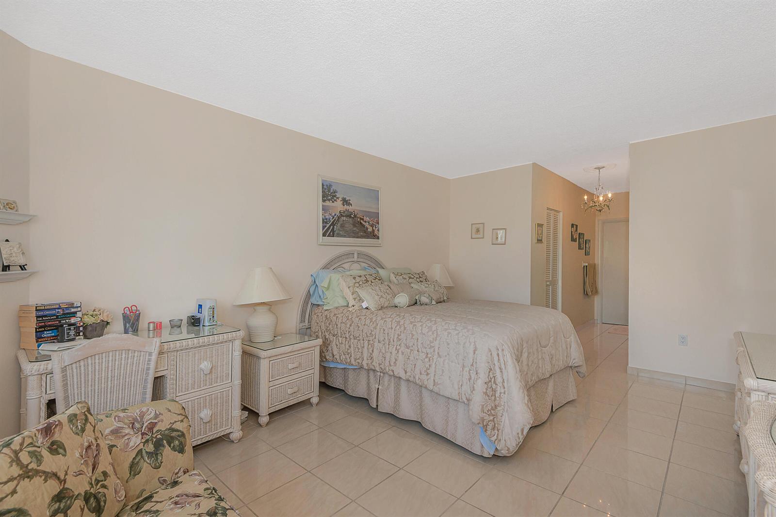 See details 3P 2 / 2 1380 sq. ft. $ 2026-08-18 0 Photo