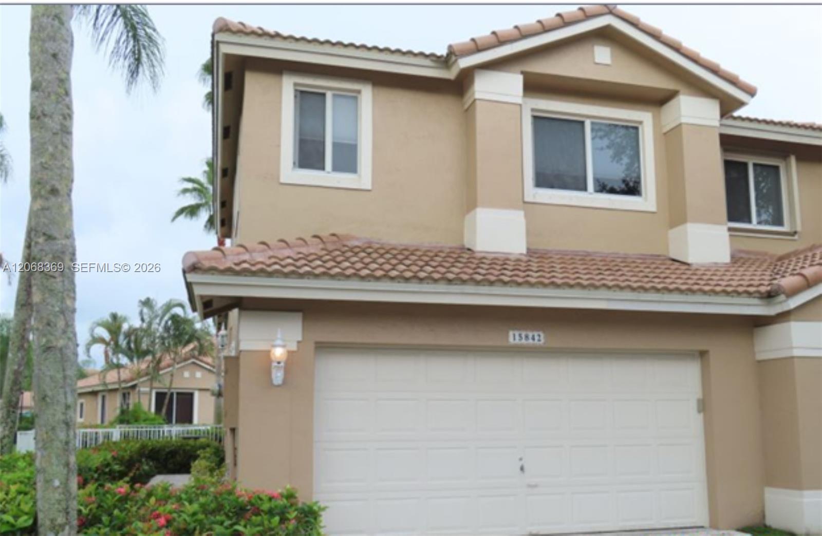 Ver detalles 15842 3 / 2 1687 sq. ft. $ 2026-08-10 0 foto
