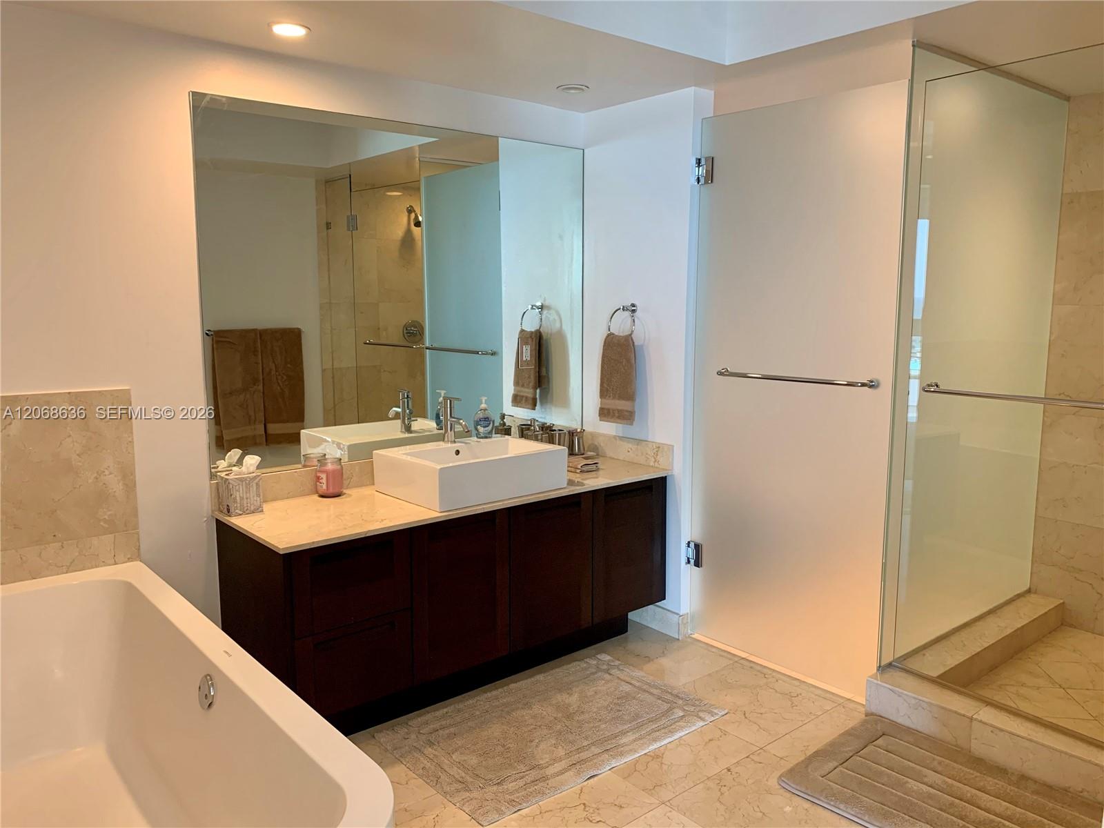 Photo of 150 Sunny Isles Blvd  #1-906, Sunny Isles Beach, Florida, 33160 - En-suite primarty bathroom