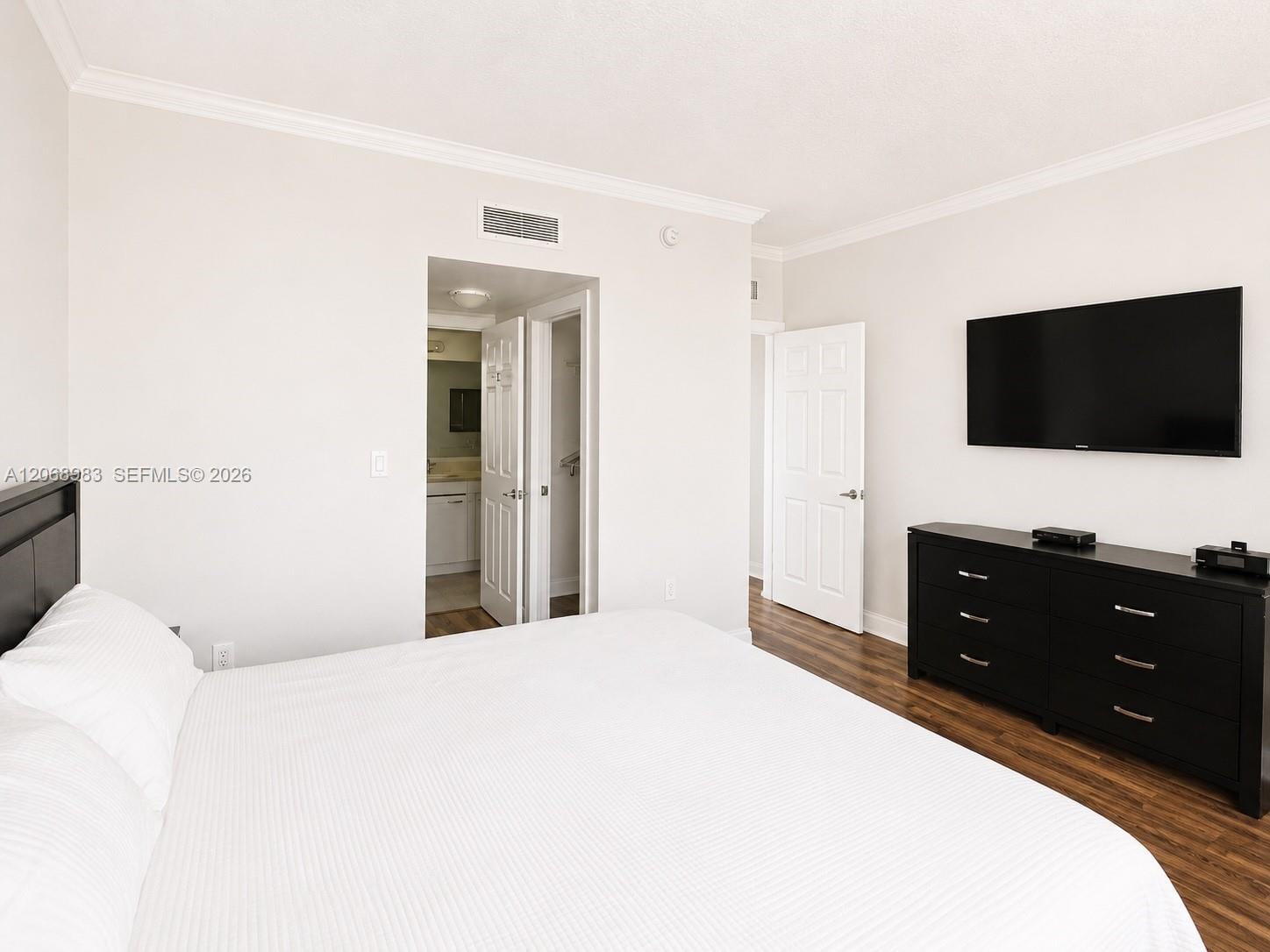 Photo of 2069 Ocean Dr (2069), Hallandale Beach, Florida, 33009 -