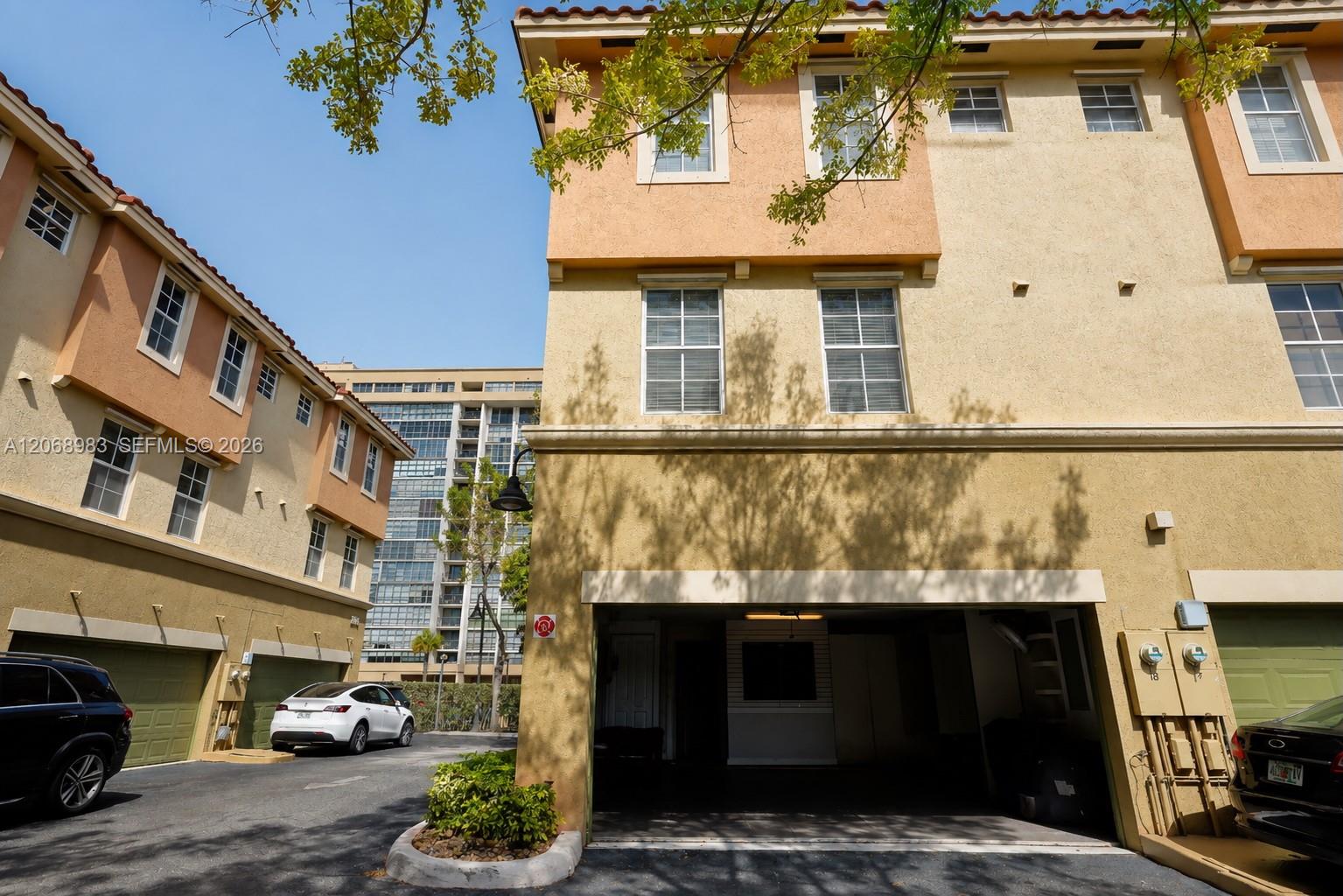 Photo of 2069 Ocean Dr (2069), Hallandale Beach, Florida, 33009 -
