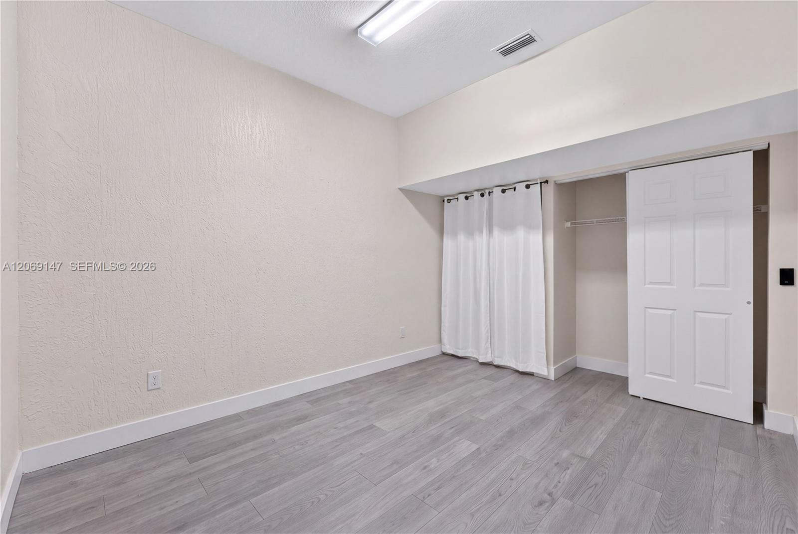 23280 3 / 3 1535 sq. ft. $ 2026-08-11 0 Photo
