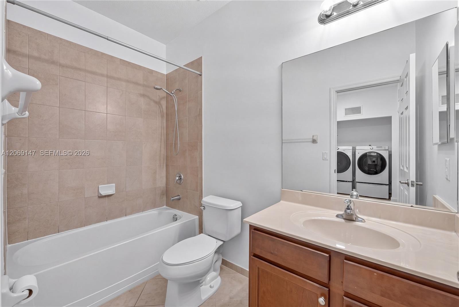 23280 3 / 3 1535 sq. ft. $ 2026-08-11 0 Photo