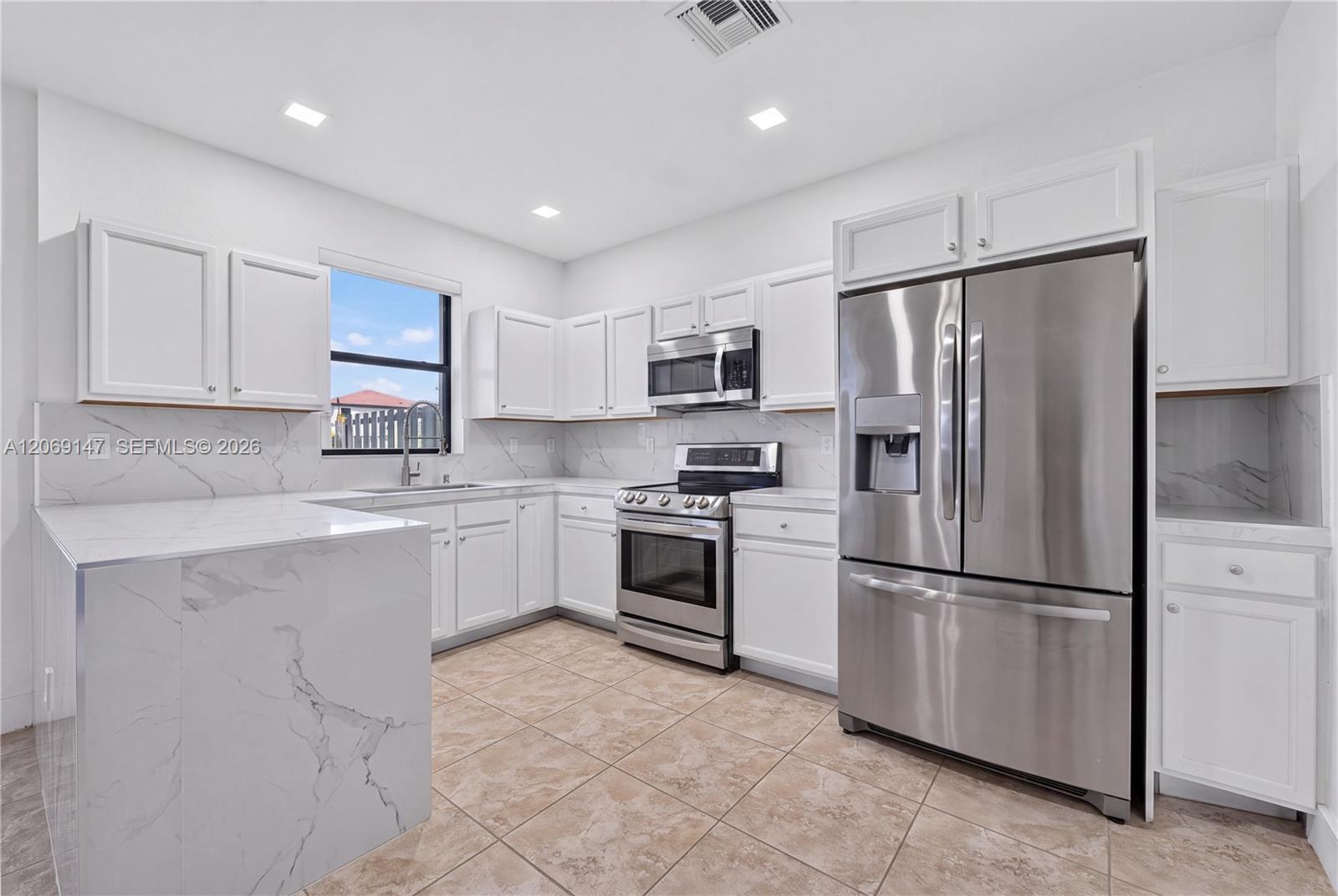 23280 3 / 3 1535 sq. ft. $ 2026-08-11 0 Photo