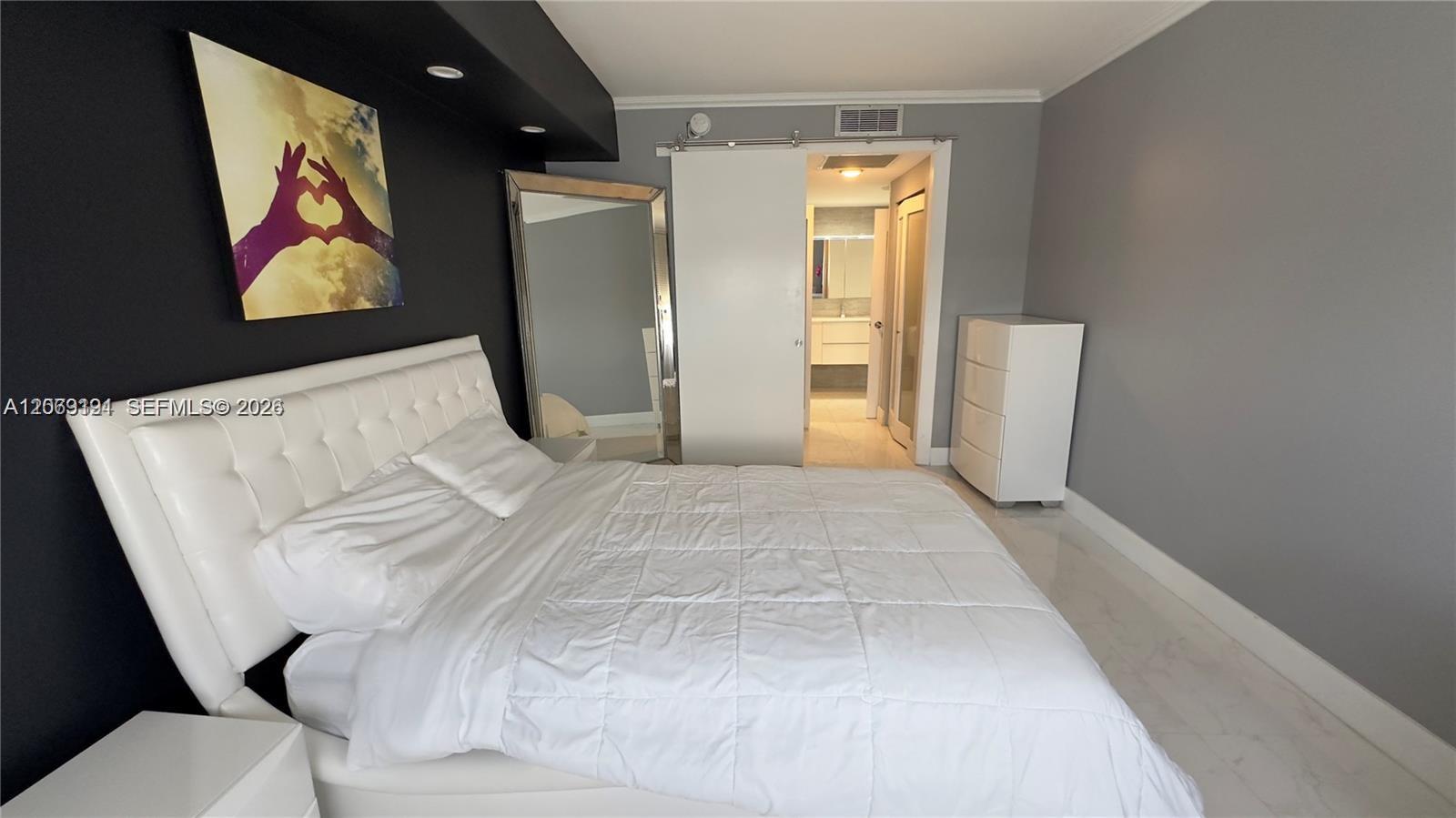 1102 1 / 2 762 sq. ft. $ 2026-08-11 0 Photo
