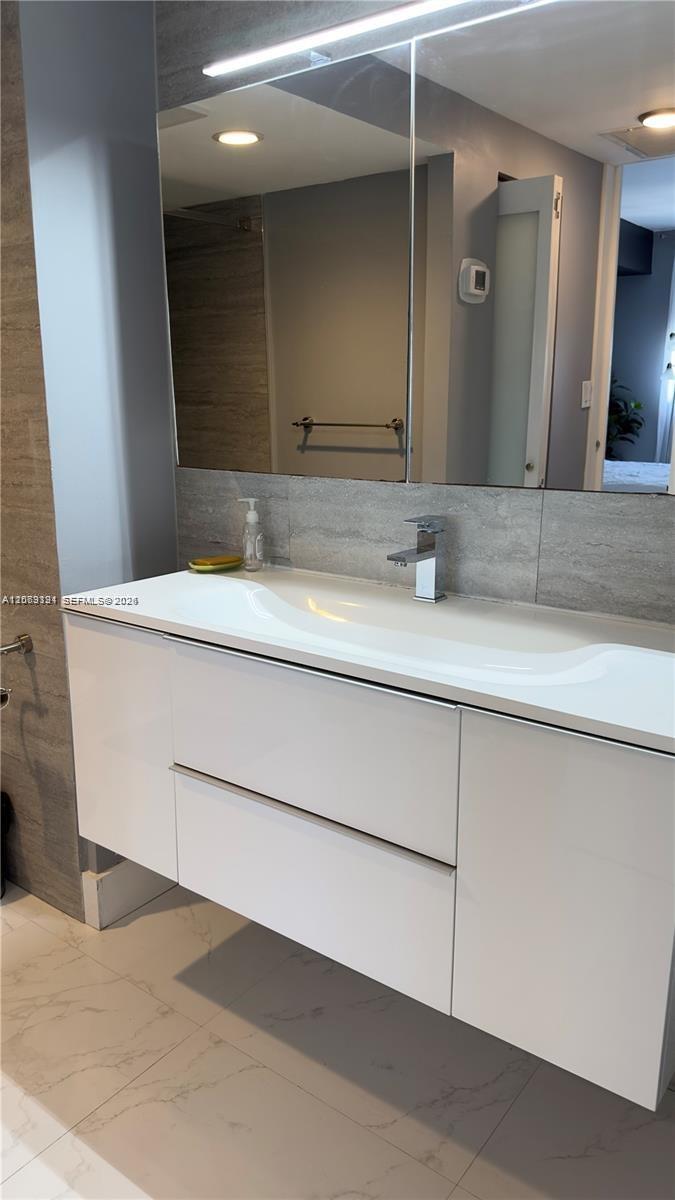 1102 1 / 2 762 sq. ft. $ 2026-08-11 0 Photo