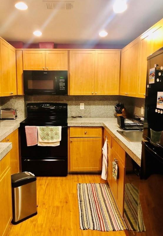 See details 16p 1 / 1 798 sq. ft. $ 2026-08-28 0 Photo
