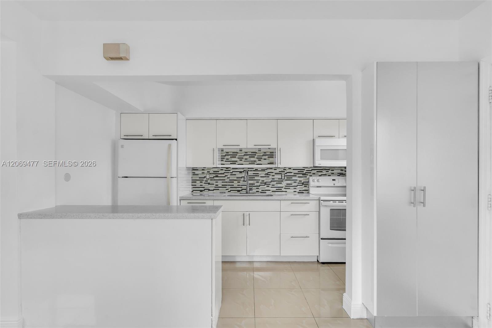 See details / 2127 sq. ft. $ 2026-08-11 0 Photo