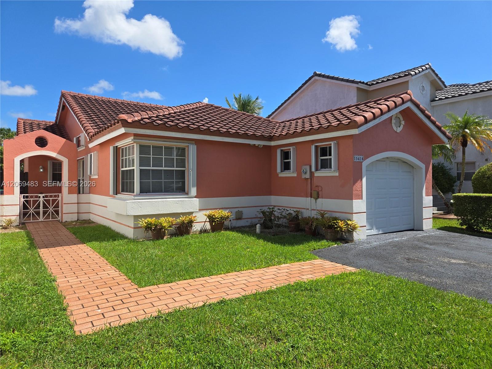 Ver detalles 15416 3 / 2 1392 sq. ft. $ 2026-08-12 0 foto