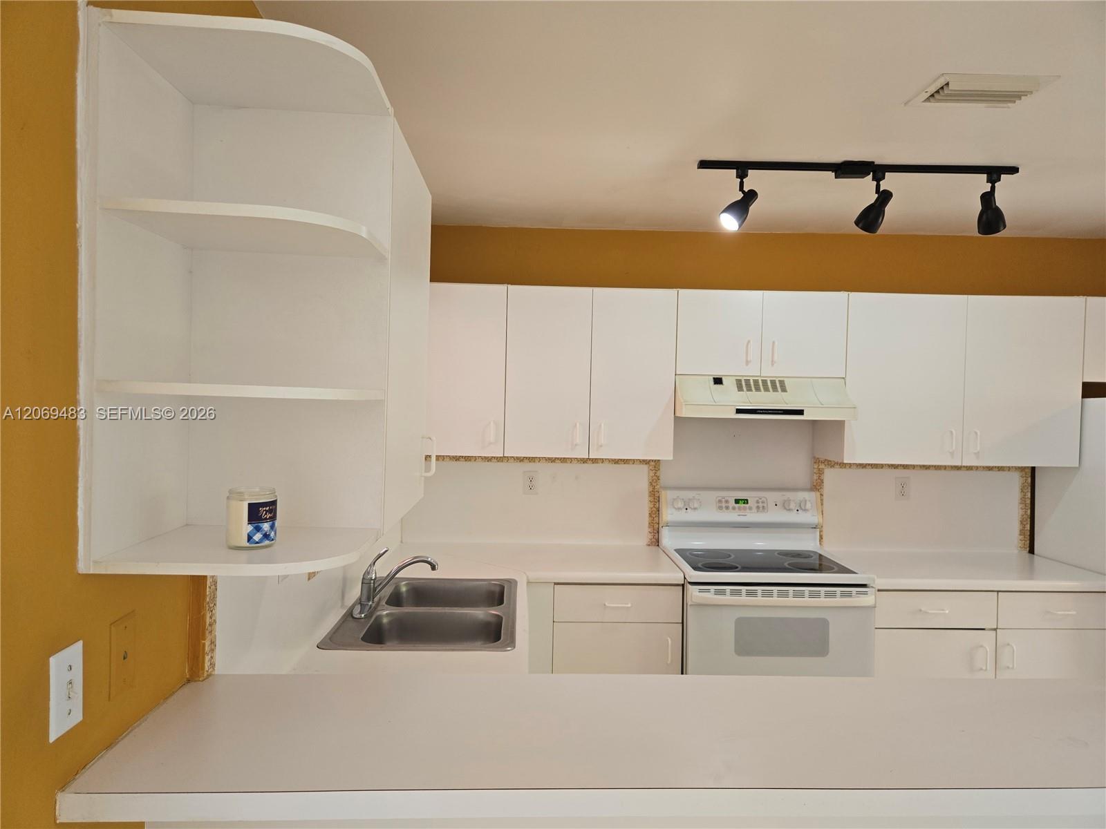 Ver detalles 15416 3 / 2 1392 sq. ft. $ 2026-08-12 0 foto