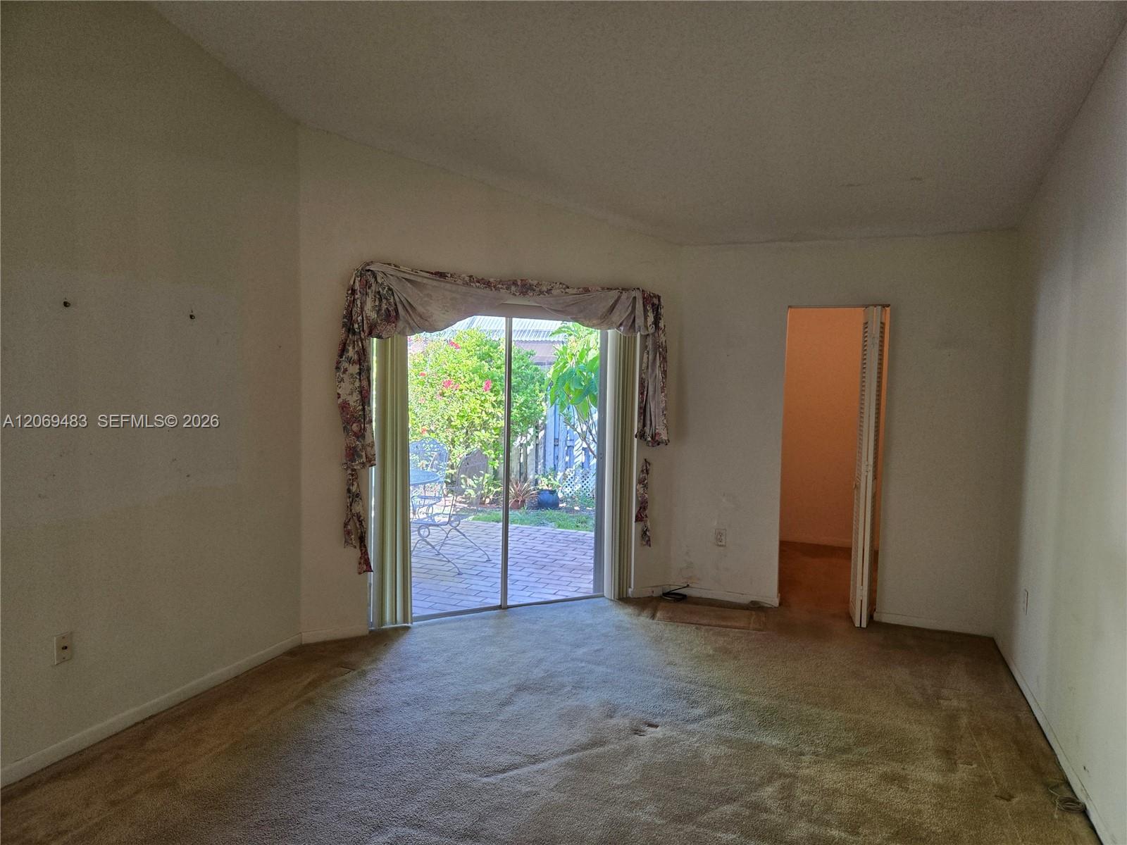 Ver detalles 15416 3 / 2 1392 sq. ft. $ 2026-08-12 0 foto