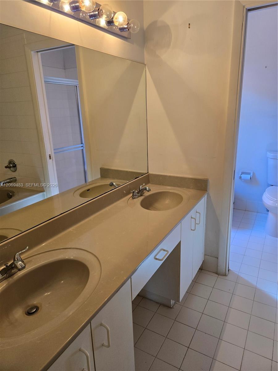 Ver detalles 15416 3 / 2 1392 sq. ft. $ 2026-08-12 0 foto