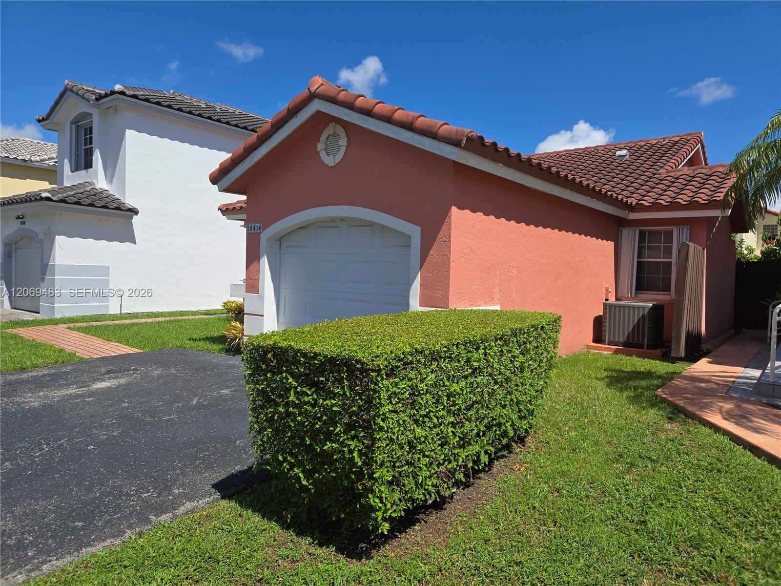 Ver detalles 15416 3 / 2 1392 sq. ft. $ 2026-08-12 0 foto