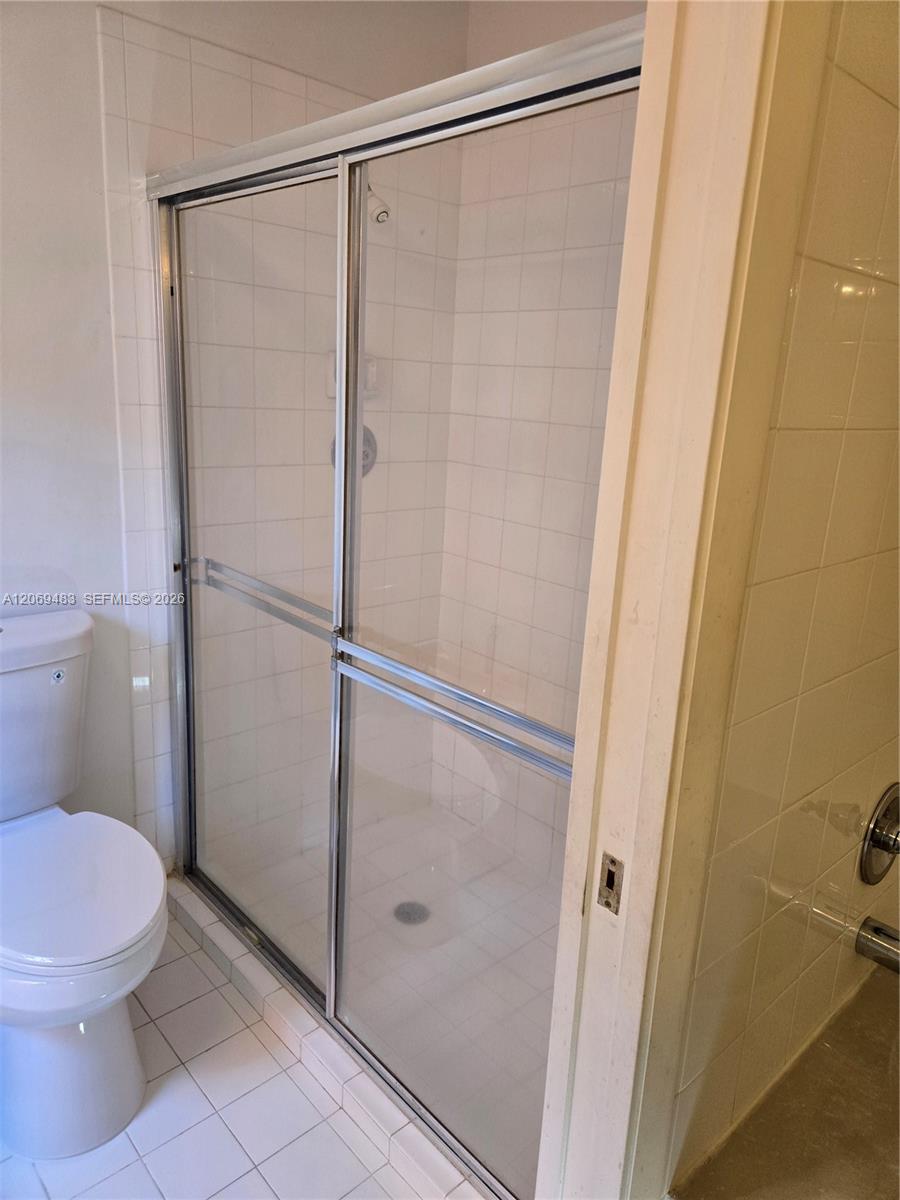 Ver detalles 15416 3 / 2 1392 sq. ft. $ 2026-08-12 0 foto
