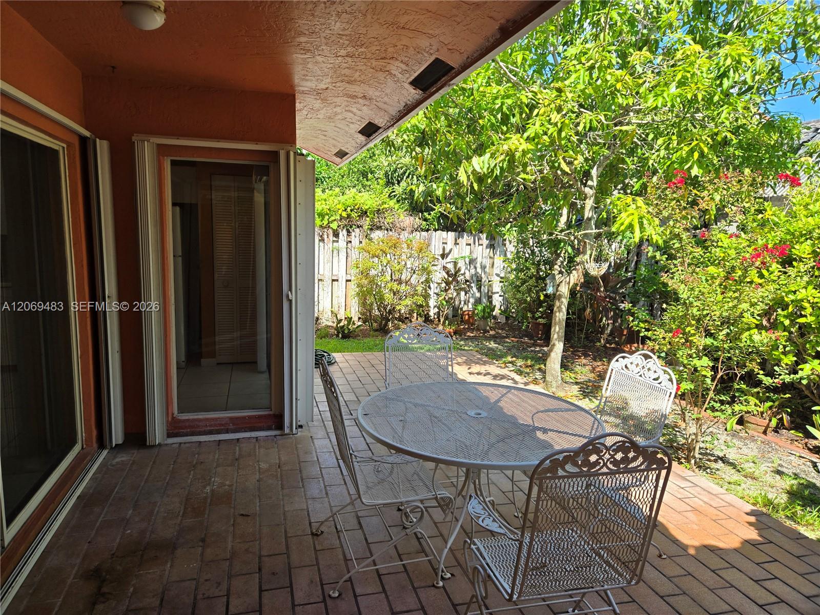 Ver detalles 15416 3 / 2 1392 sq. ft. $ 2026-08-12 0 foto