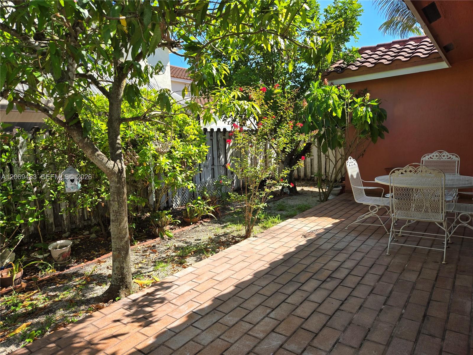 Ver detalles 15416 3 / 2 1392 sq. ft. $ 2026-08-12 0 foto