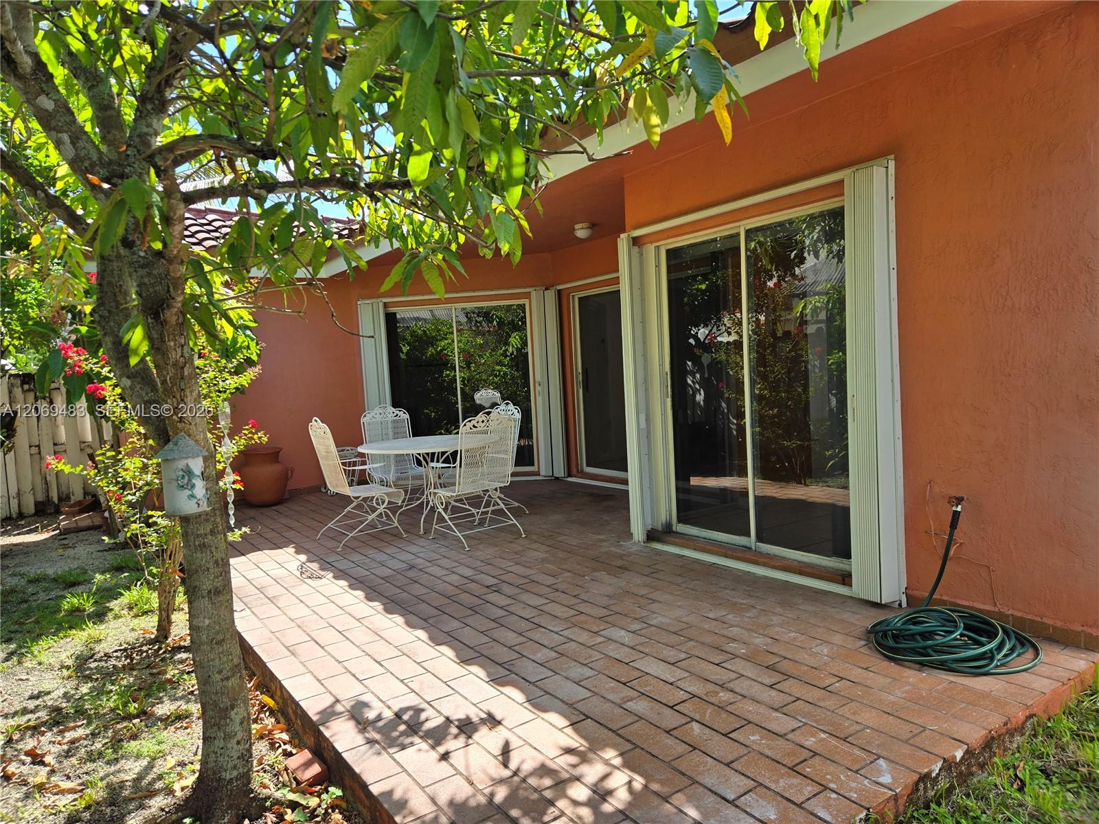 Ver detalles 15416 3 / 2 1392 sq. ft. $ 2026-08-12 0 foto