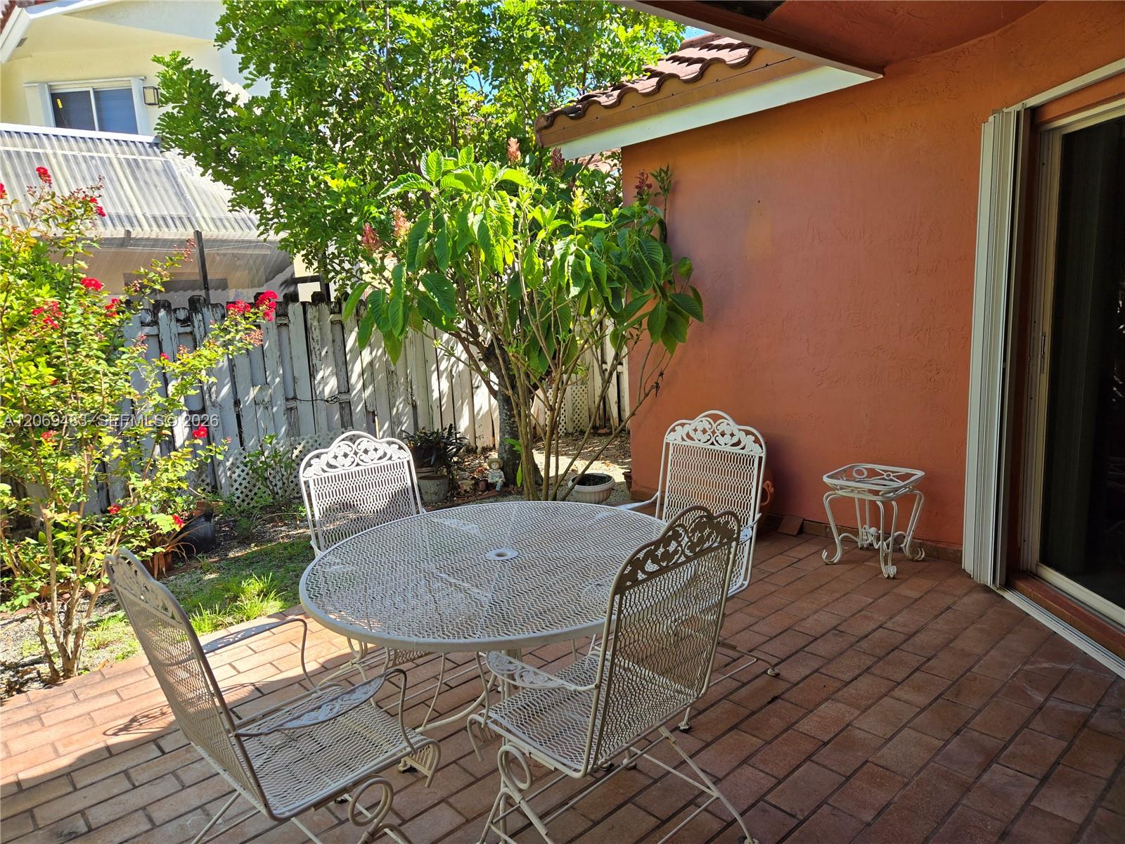 Ver detalles 15416 3 / 2 1392 sq. ft. $ 2026-08-12 0 foto