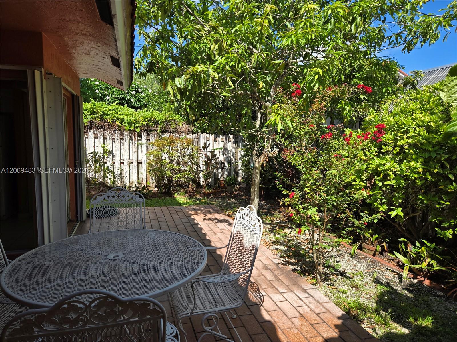 Ver detalles 15416 3 / 2 1392 sq. ft. $ 2026-08-12 0 foto