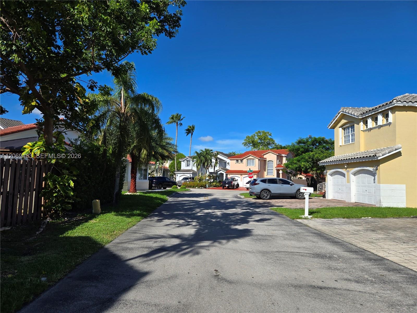 Ver detalles 15416 3 / 2 1392 sq. ft. $ 2026-08-12 0 foto