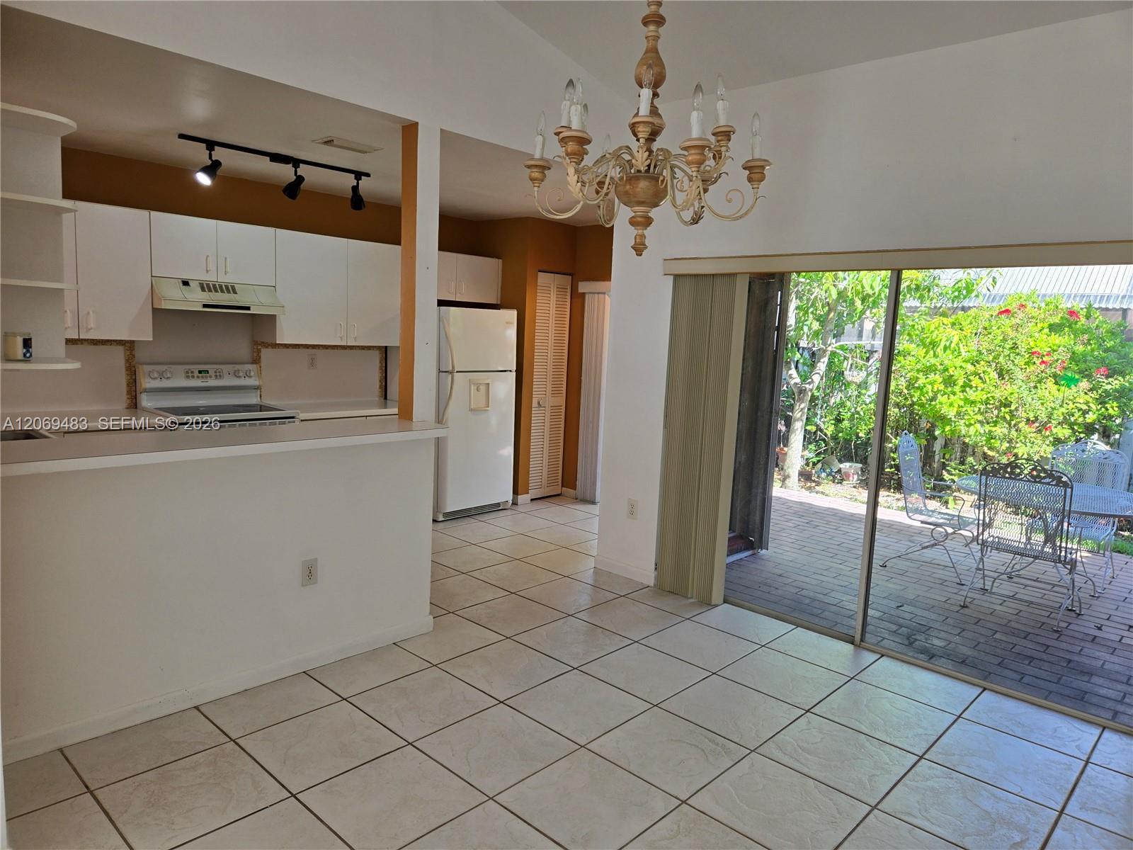 Ver detalles 15416 3 / 2 1392 sq. ft. $ 2026-08-12 0 foto