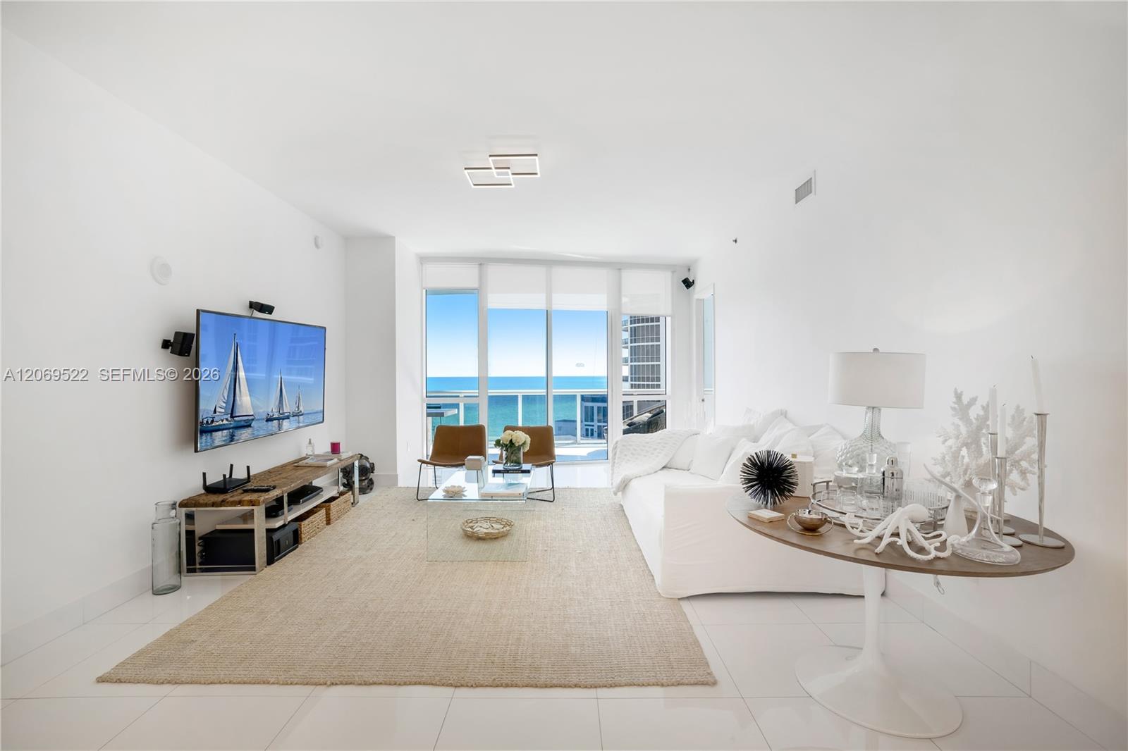 Подробнее 707 3 / 3 2106 кв.футов $ 2026-08-11 0 Фото