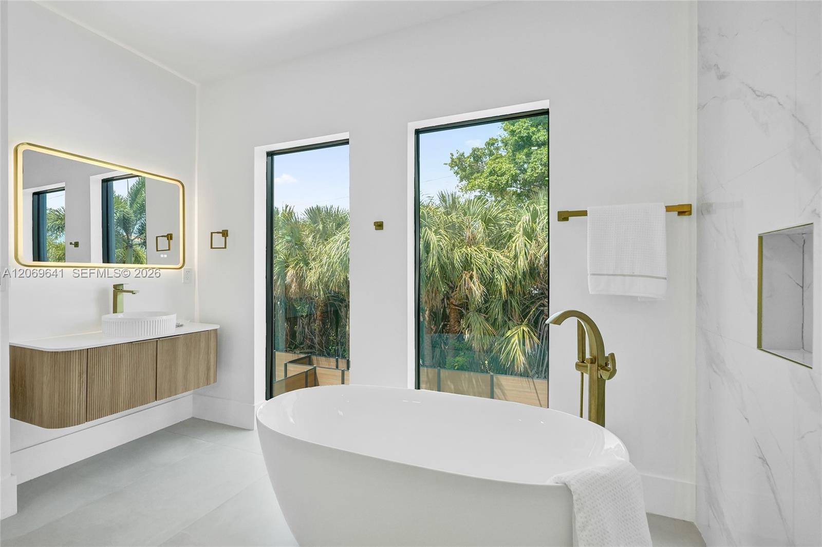 Ver detalles / 11050 sq. ft. $ 2026-08-11 0 foto