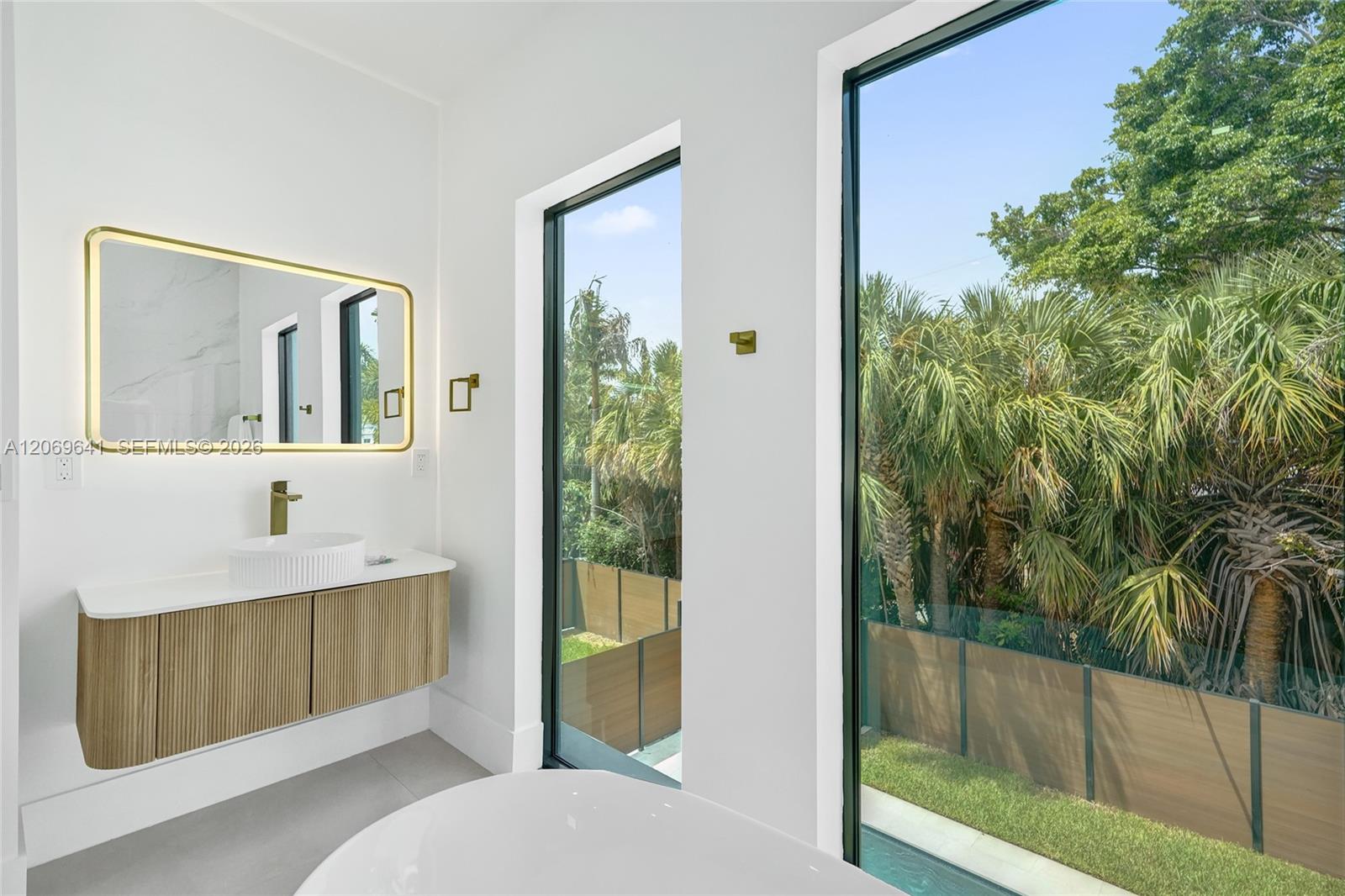 Ver detalles / 11050 sq. ft. $ 2026-08-11 0 foto