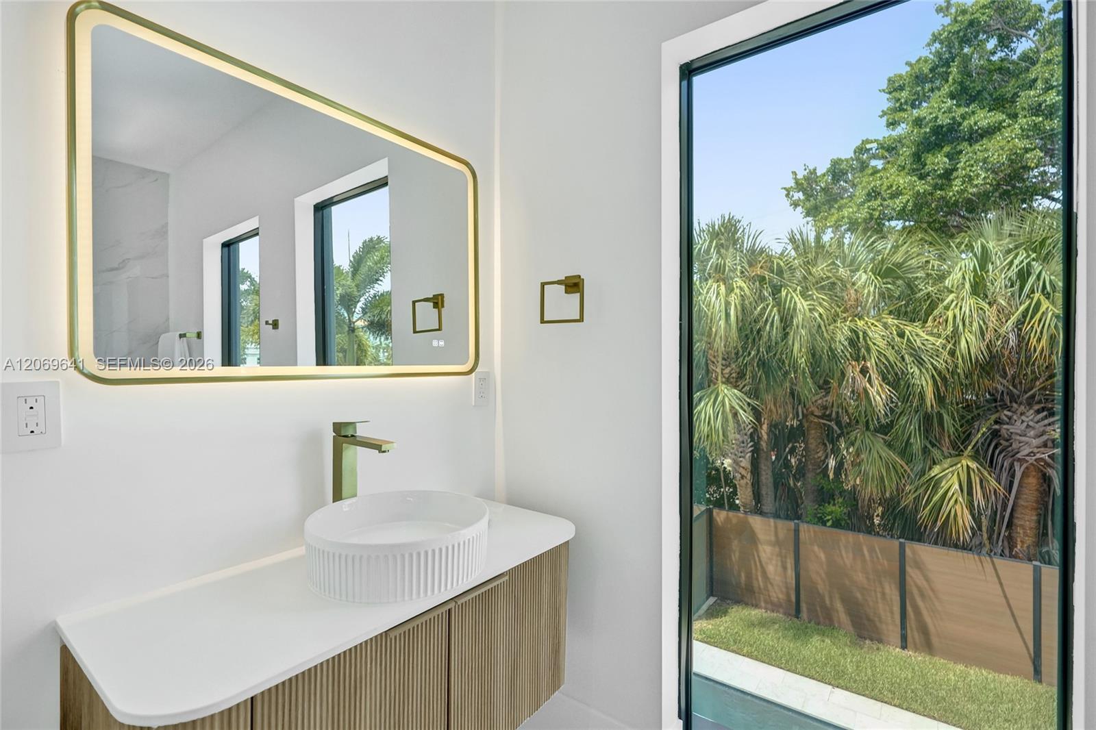 Ver detalles / 11050 sq. ft. $ 2026-08-11 0 foto