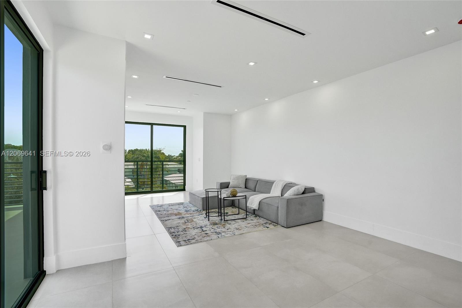 Ver detalles / 11050 sq. ft. $ 2026-08-11 0 foto